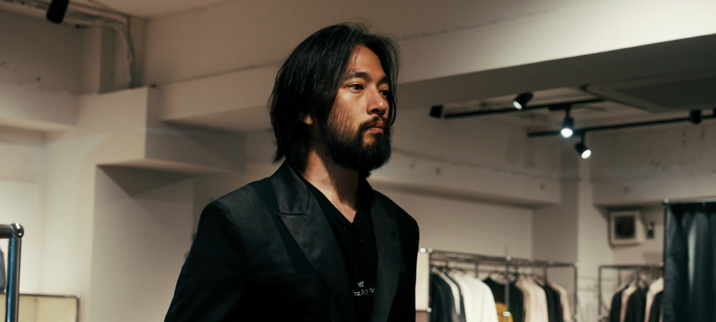「First Wear」の場面