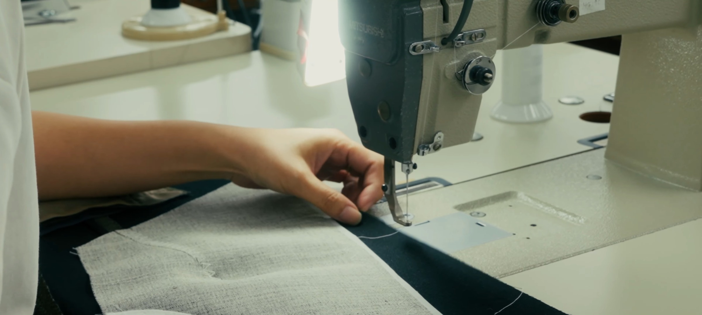 「The Makers」の場面