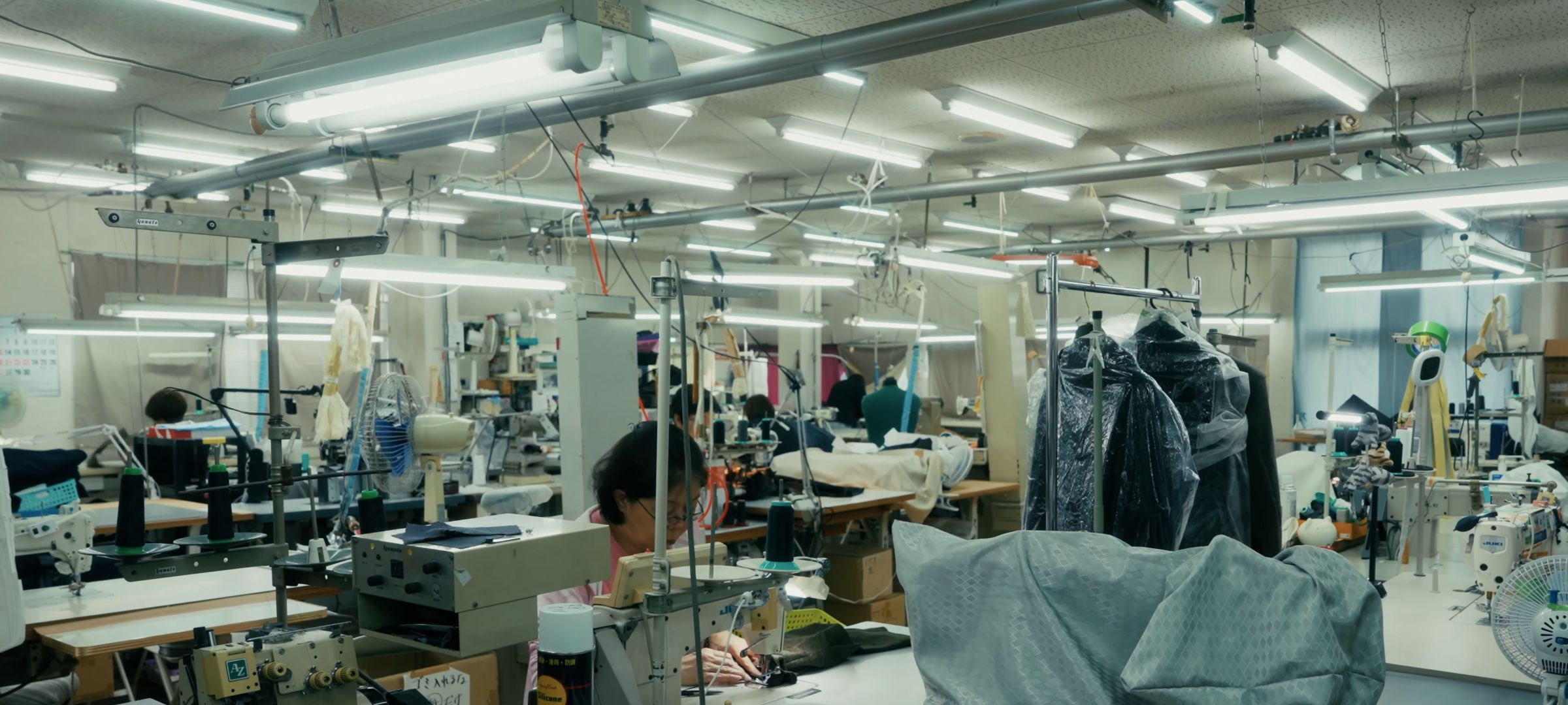「The Makers」の場面